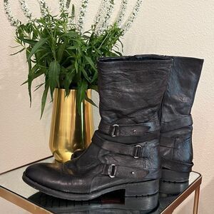 VERA WANG LAVENDER LABEL KIPP BLACK  DISTRELEATHER MOTTO BOOT MID CALF. Size 9.5